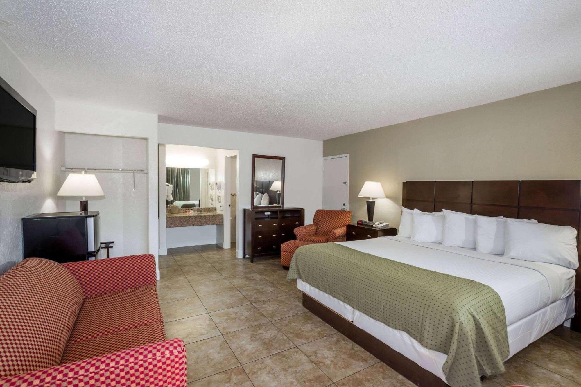 Days Inn By Wyndham St. Petersburg / Tampa Bay Area Pinellas Park Eksteriør bilde