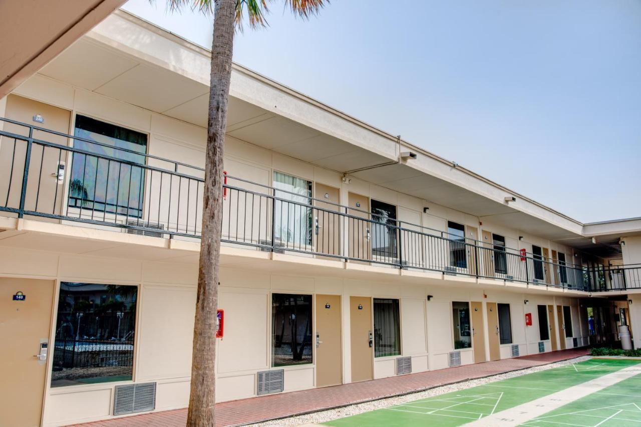 Days Inn By Wyndham St. Petersburg / Tampa Bay Area Pinellas Park Eksteriør bilde