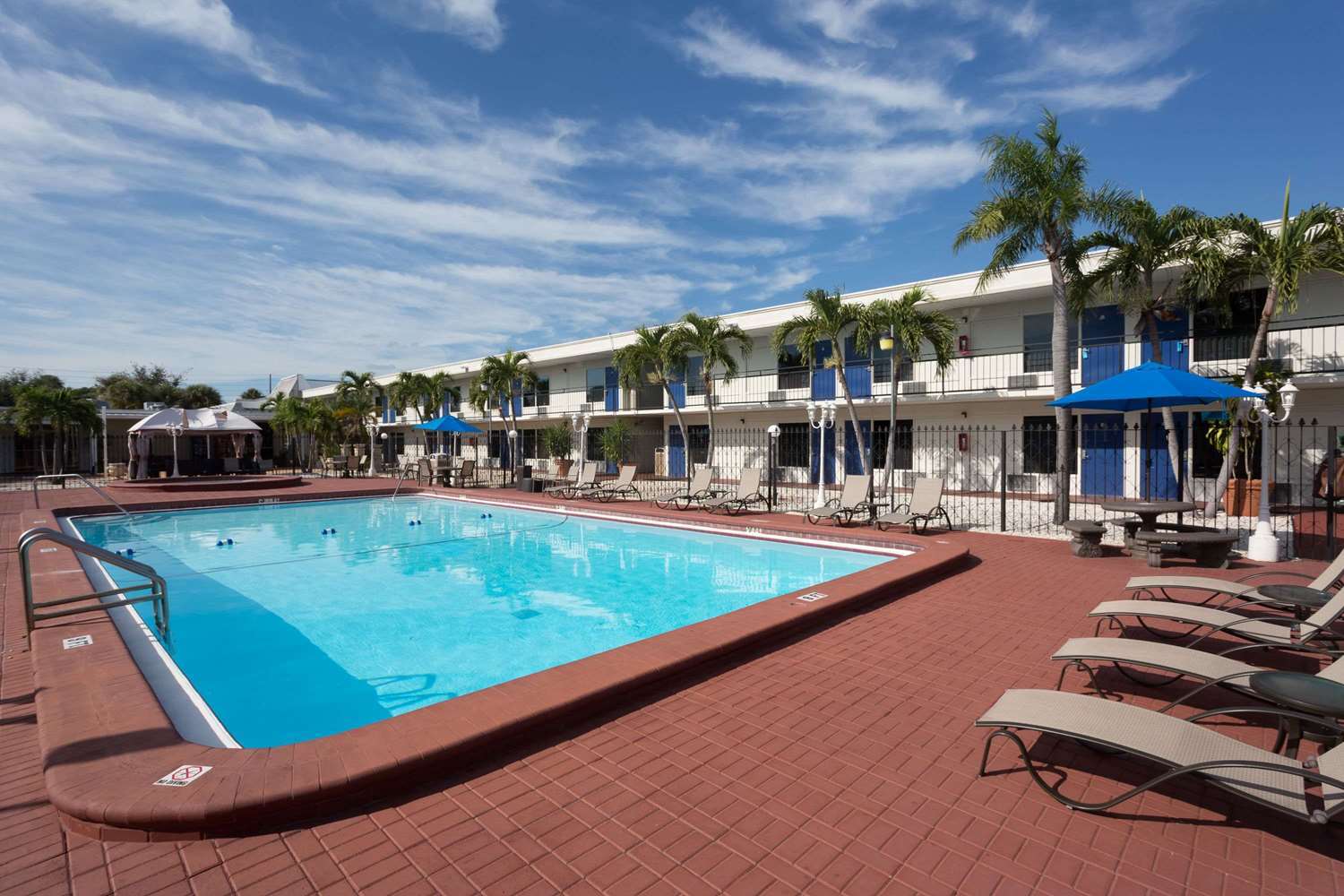 Days Inn By Wyndham St. Petersburg / Tampa Bay Area Pinellas Park Eksteriør bilde