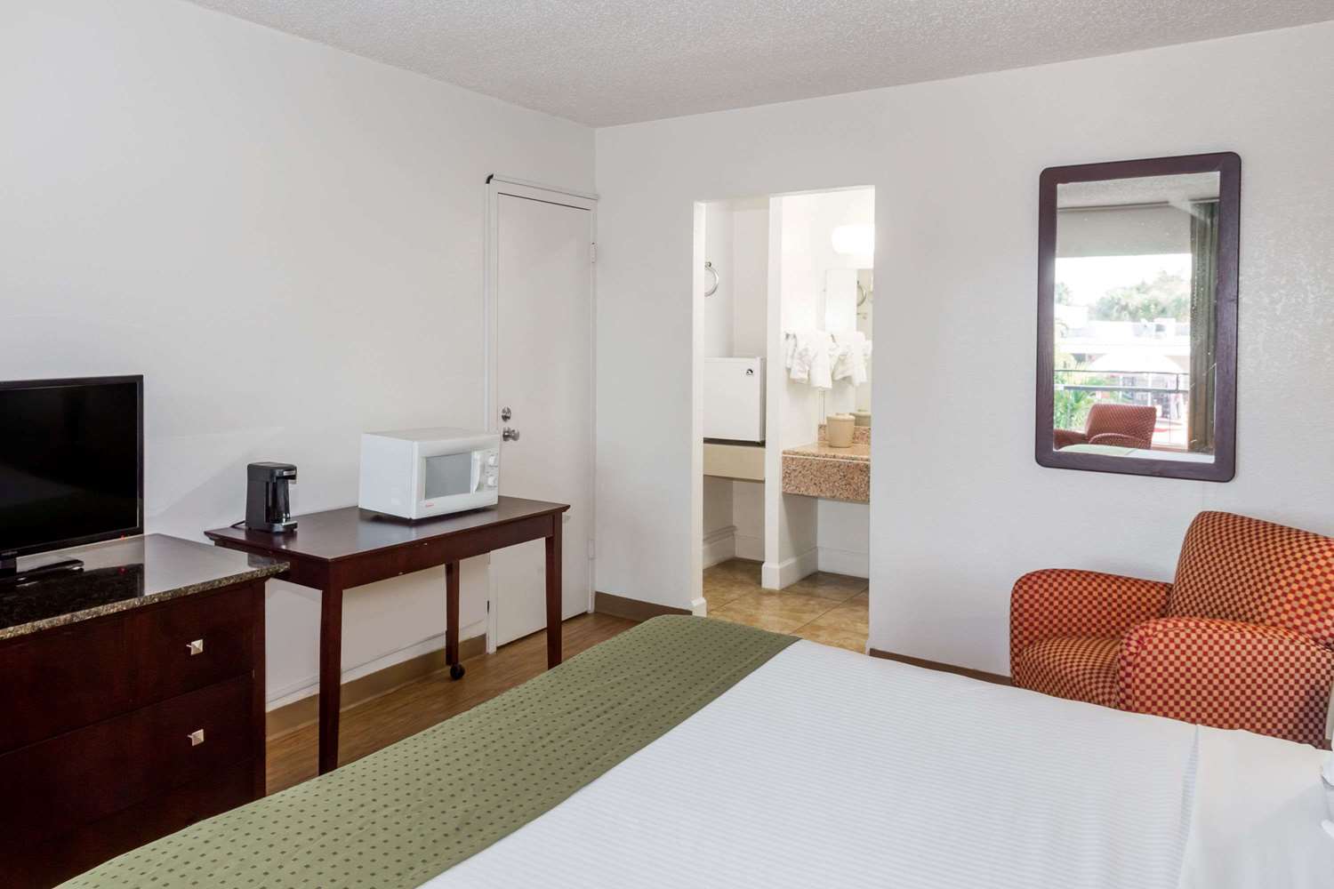 Days Inn By Wyndham St. Petersburg / Tampa Bay Area Pinellas Park Eksteriør bilde