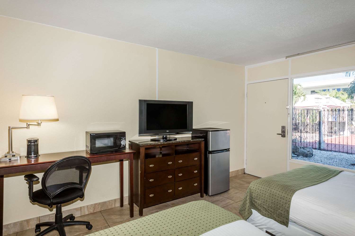 Days Inn By Wyndham St. Petersburg / Tampa Bay Area Pinellas Park Eksteriør bilde